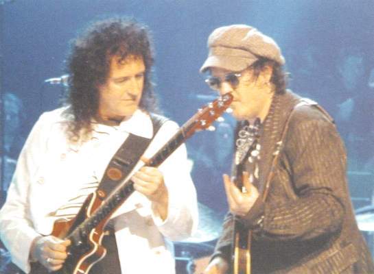 Brian May with Zucchero photograph, 2004